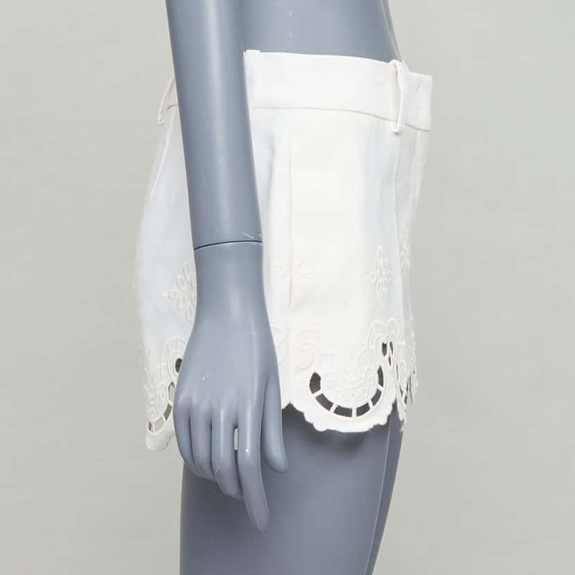 Ermanno Scervino Sangallo Scalloped Shorts Ecru Cotton Very good condition - Model View