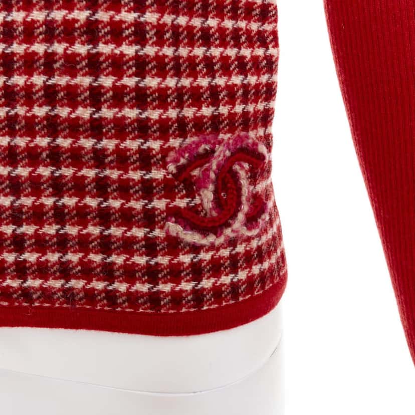 Chanel Product Red Cashmere Very good condition - Back View