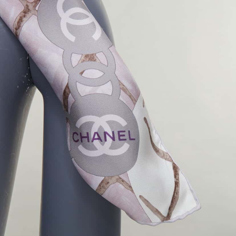 Chanel Product Pink Silk Very good condition - Back View