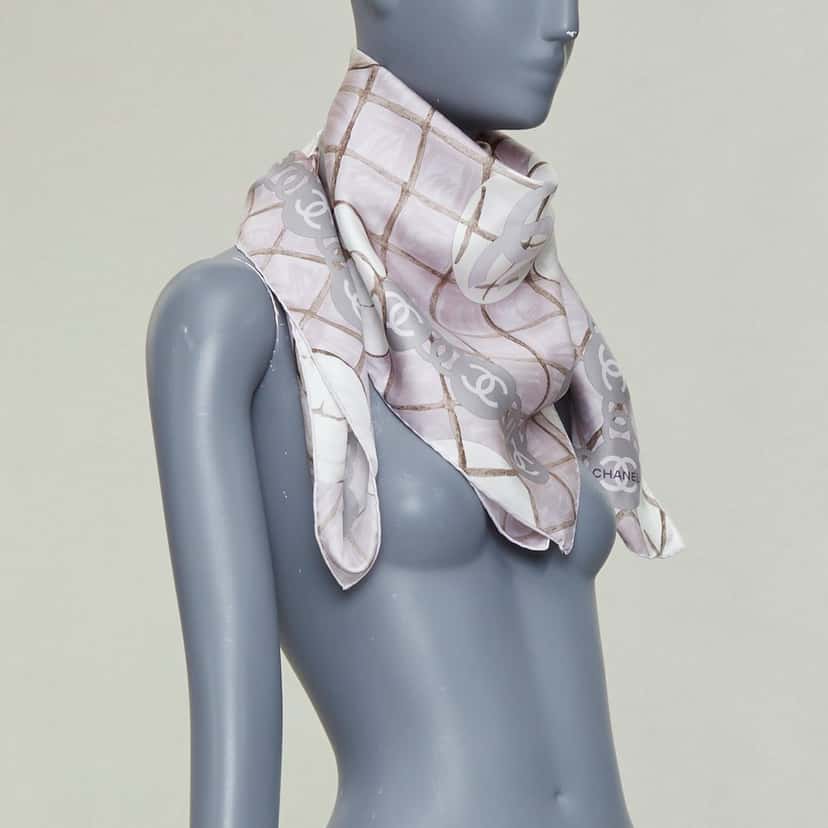 Chanel Product Pink Silk Very good condition - Inside View