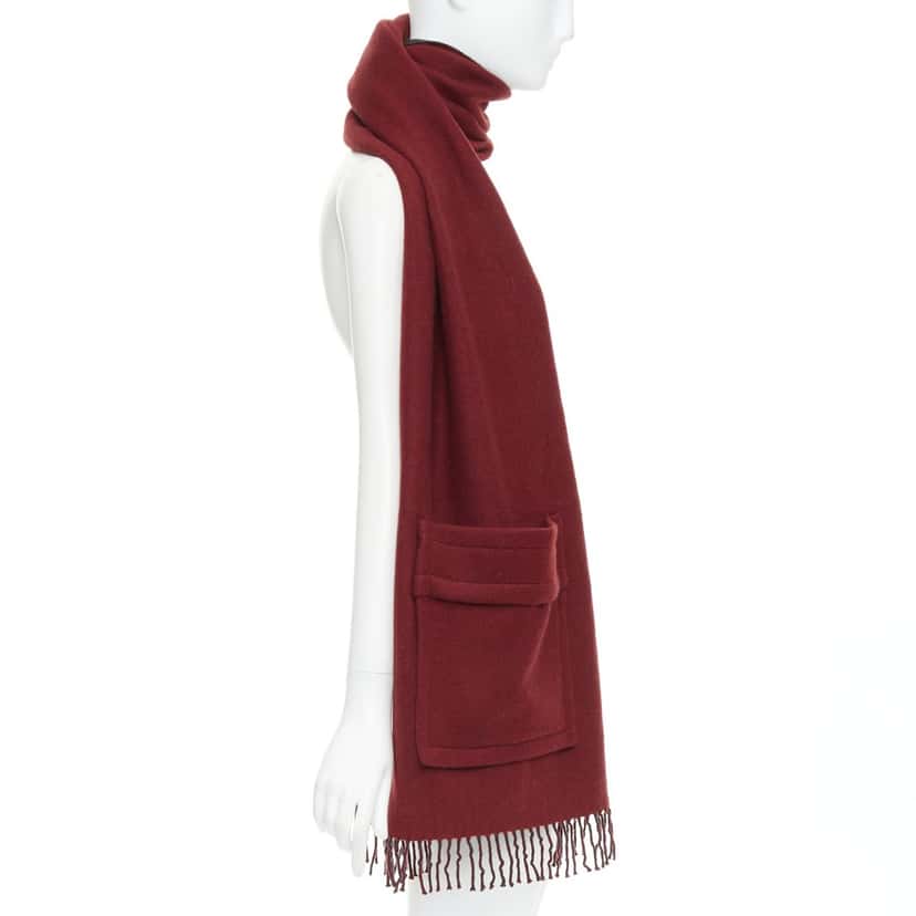 Fendi Product Burgundy Cashmere Very good condition - Model View