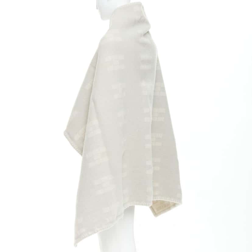 Hermes Product Grey Cashmere Fair condition - Box View