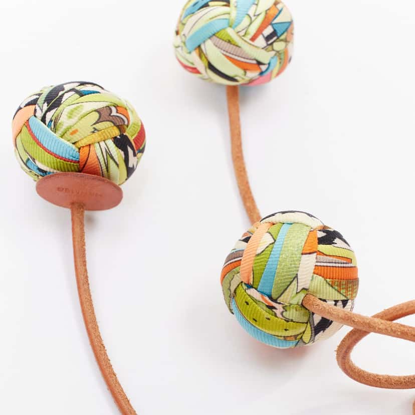 Hermes Charm de balsa pompom Brown Silk Very good condition - Model View