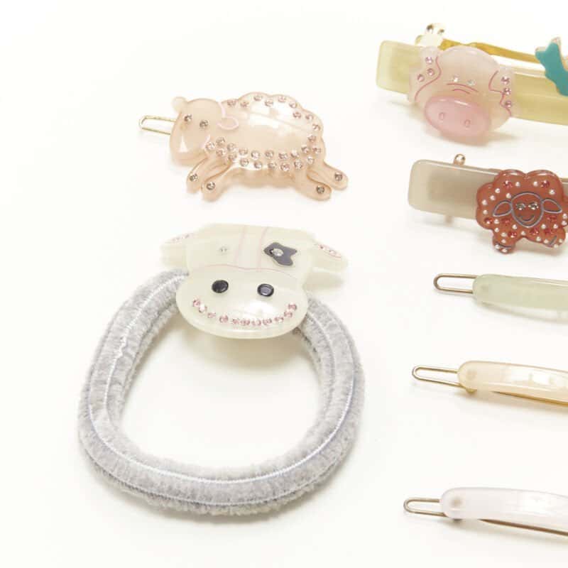 NON SIGNE / UNSIGNED Farm Hair Clips Other Plastic Very good condition - Back View