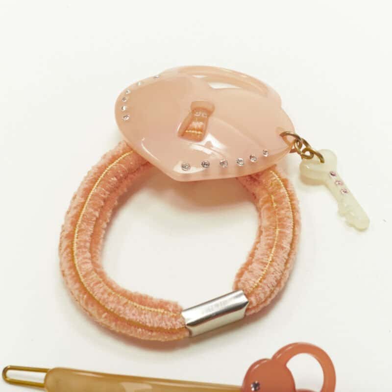 NON SIGNE / UNSIGNED Lock Hair Clips MultiColor Plastic Never worn - Model View