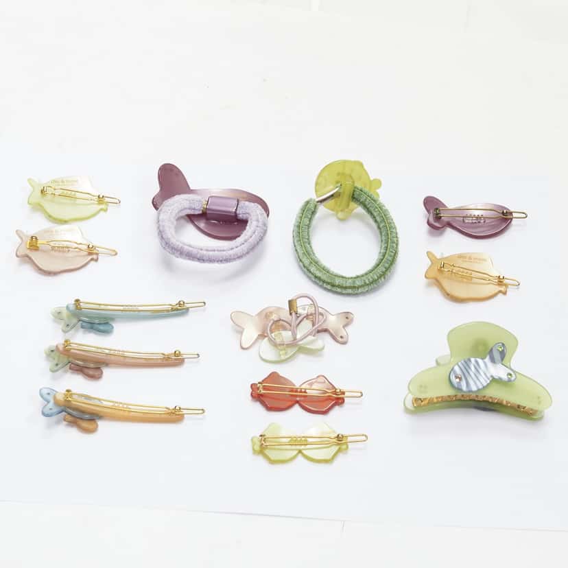 NON SIGNE / UNSIGNED Fish Hair Clips MultiColor Plastic Very good condition - Back View