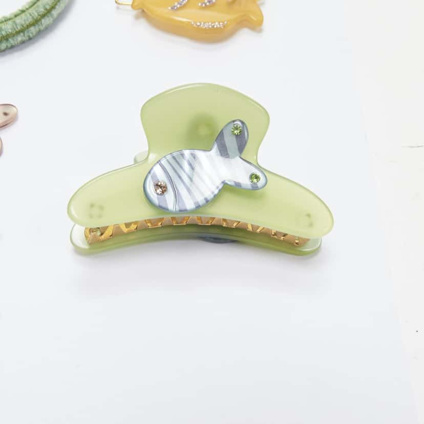 NON SIGNE / UNSIGNED Fish Hair Clips MultiColor Plastic Very good condition - Model View