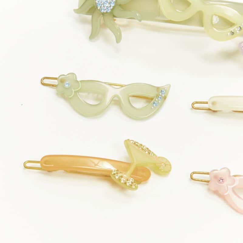 NON SIGNE / UNSIGNED Martini Hair Clips MultiColor Plastic Very good condition - Model View