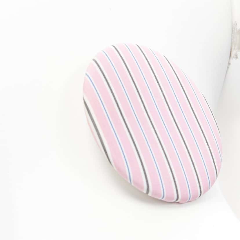 Balenciaga Fabric Badge Earrings Pink Very good condition - Model View