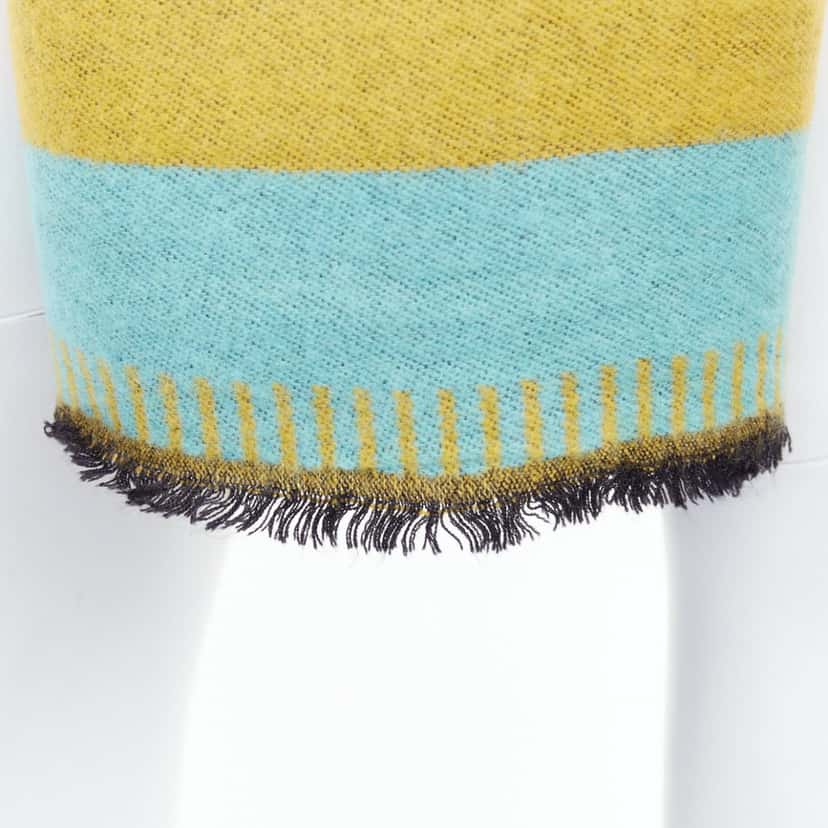 Givenchy Logo Fringe Scarf Green Wool Very good condition - Back View