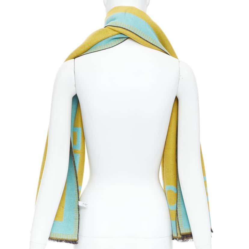 Givenchy Logo Fringe Scarf Green Wool Very good condition - Box View