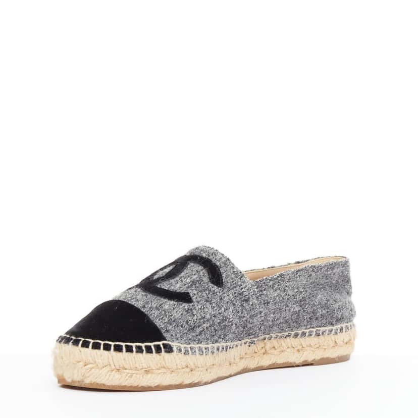 Chanel Product Grey Very good condition - Model View