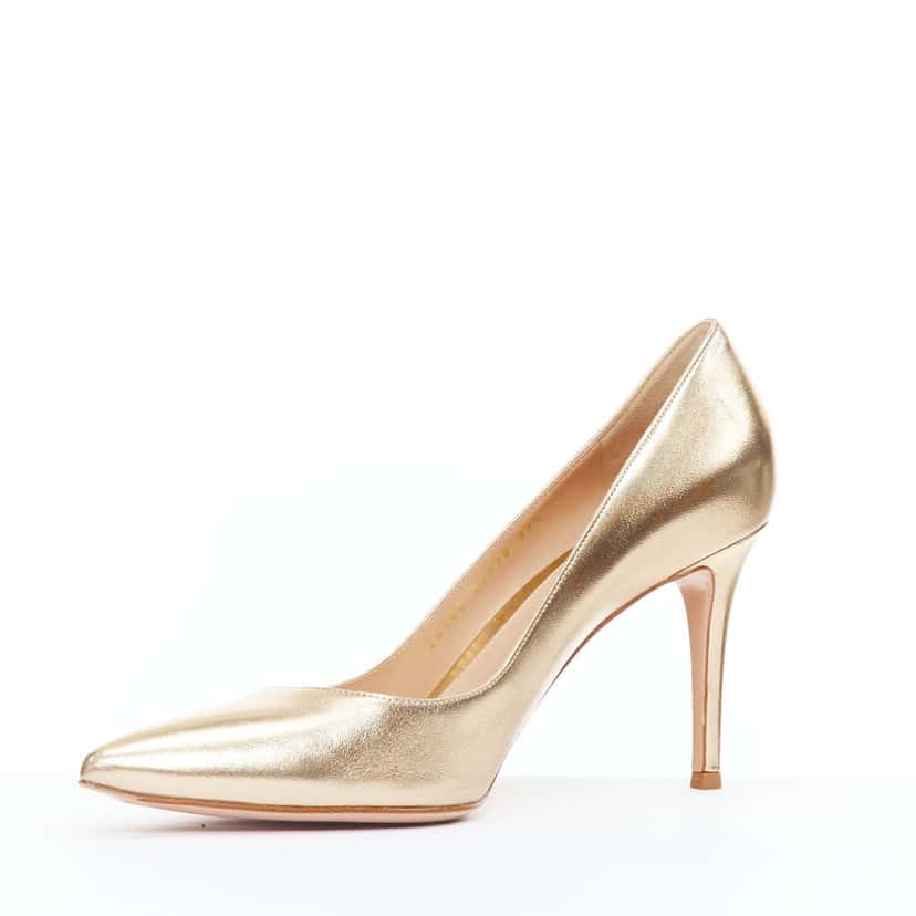 Gianvito Rossi Gold Pointy Pumps Gold Leather Good condition - Model View