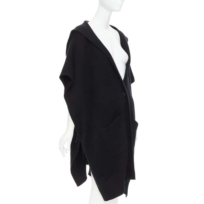 Hermes Product Black Cashmere Very good condition - Model View