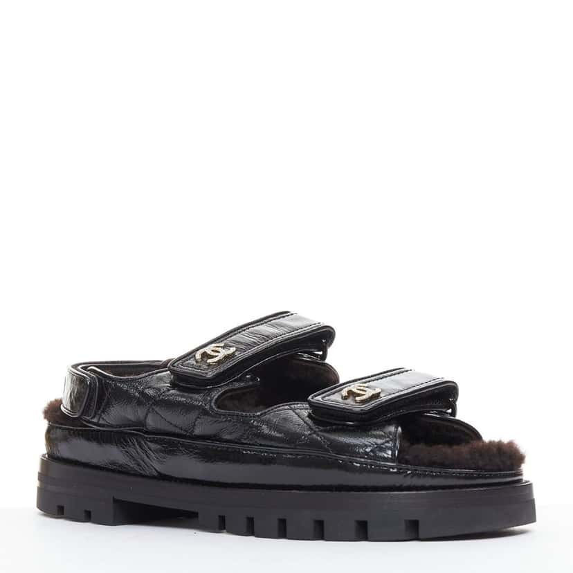 Chanel Product Black Leather Very good condition - Back View