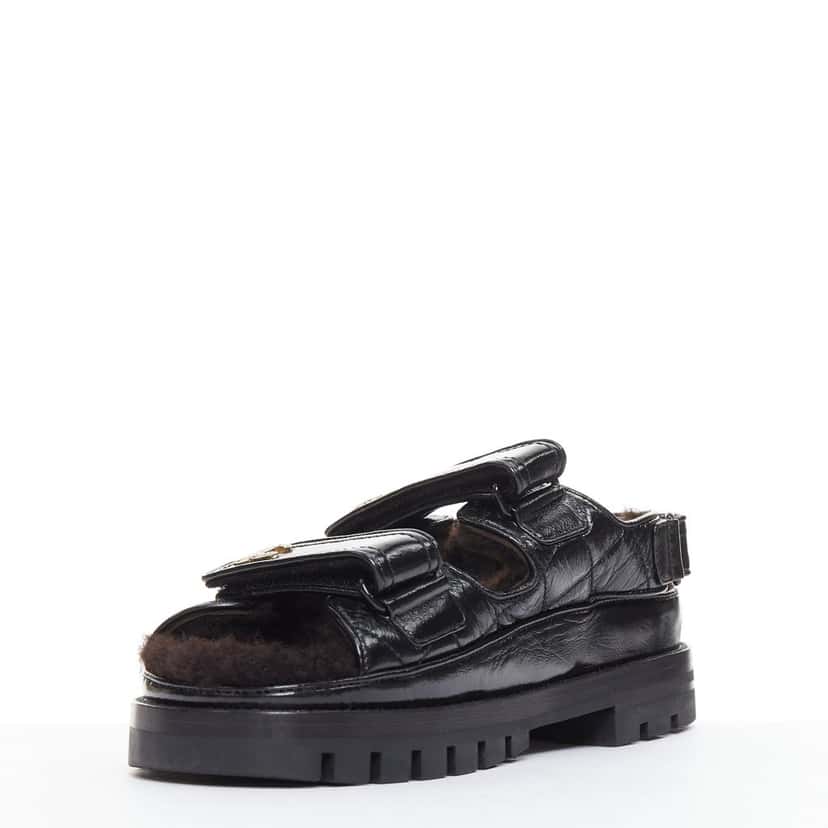 Chanel Product Black Leather Very good condition - Model View