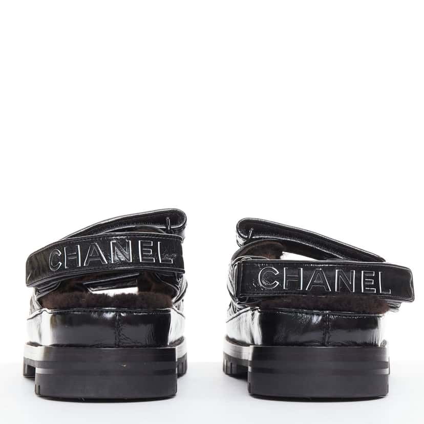 Chanel Product Black Leather Very good condition - Box View