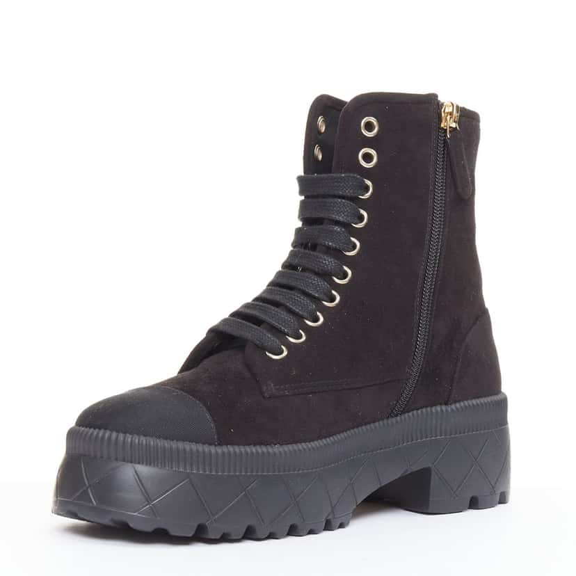 Chanel Product Black Suede Good condition - Model View