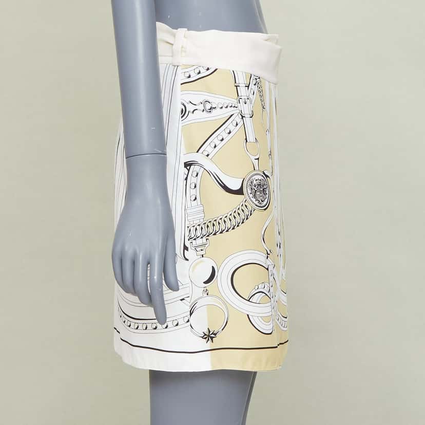 Hermes Product Beige Silk Very good condition - Model View