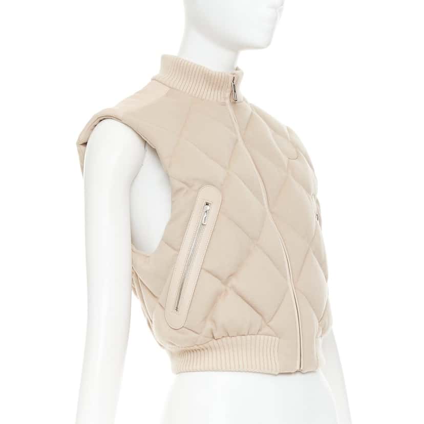 Hermes Product Khaki Cashmere Never worn, with tag - Model View