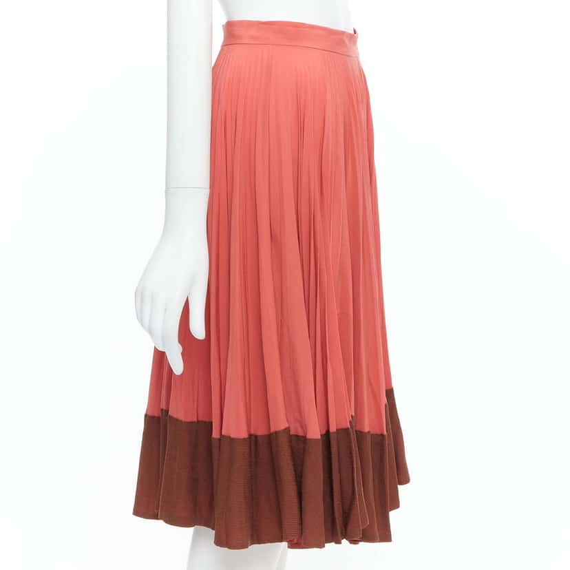 Fendi Colorblock Pleated Skirt Pink Silk Very good condition - Model View