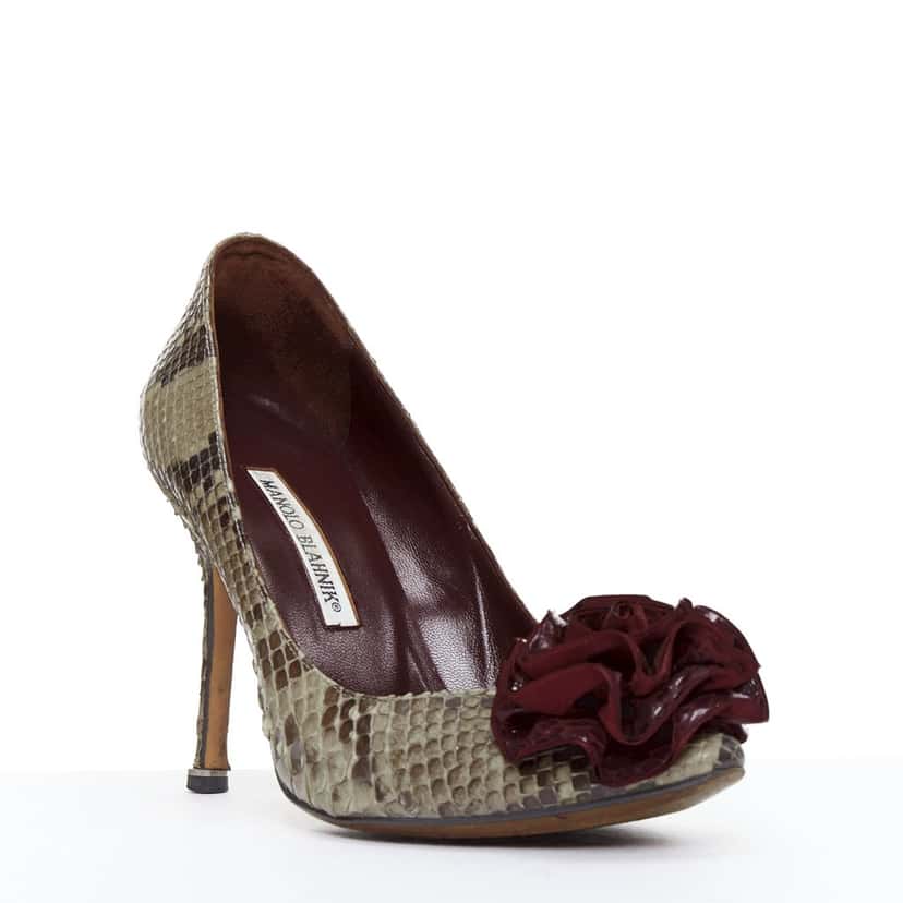 Manolo Blahnik Rose Applique Pumps Khaki Leather Good condition - Back View