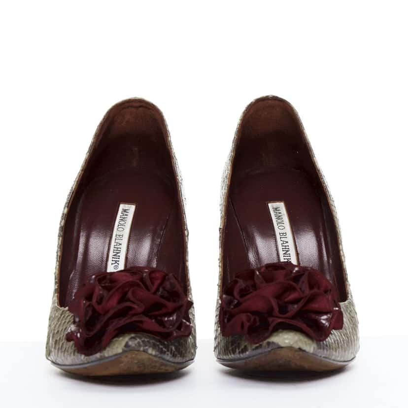 Manolo Blahnik Rose Applique Pumps Khaki Leather Good condition - Inside View