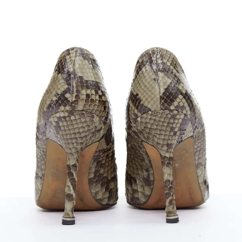 Manolo Blahnik Rose Applique Pumps Khaki Leather Good condition - Box View