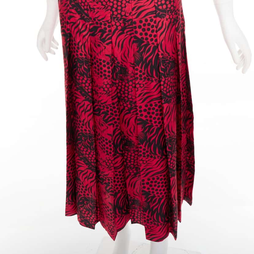 Gucci Product Red Silk Very good condition - Back View