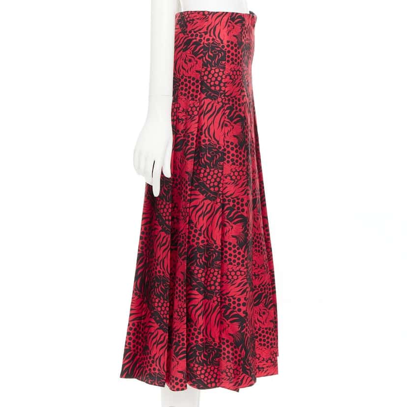 Gucci Product Red Silk Very good condition - Model View