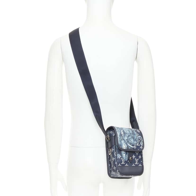 Louis Vuitton Savane Elephant Navy Very good condition - Back View