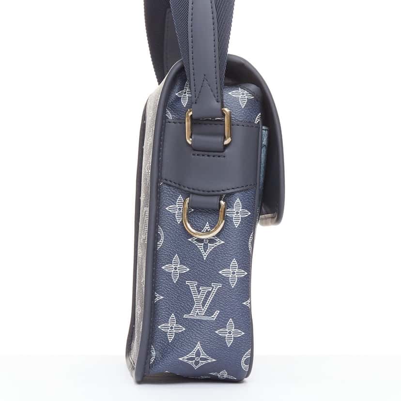 Louis Vuitton Savane Elephant Navy Very good condition - Model View