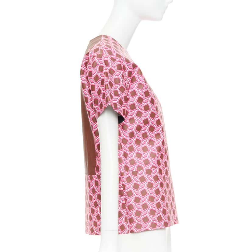 Louis Vuitton Product Brown Leather Very good condition - Model View