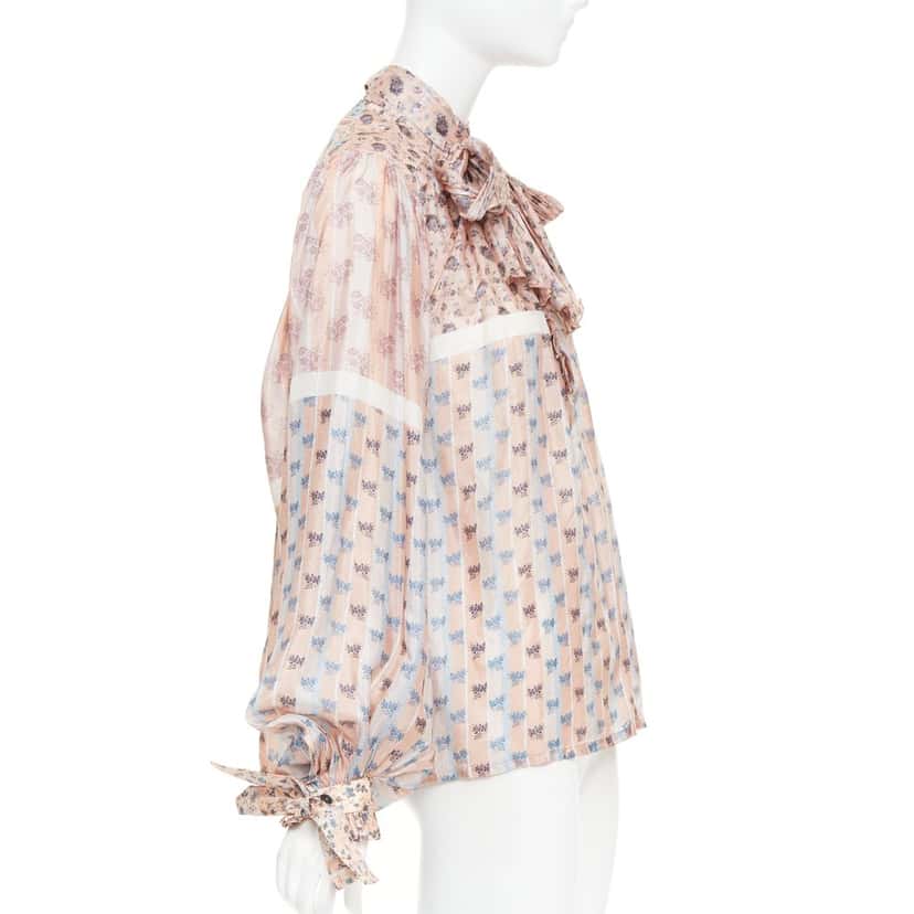 Louis Vuitton Product Pink Silk Very good condition - Model View