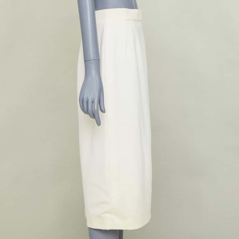 Chanel Product Ecru Wool Very good condition - Model View