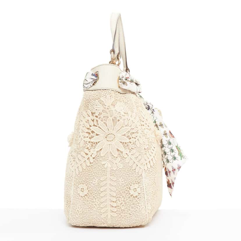 Gucci Positano Scarf Tote Beige Leather Very good condition - Model View