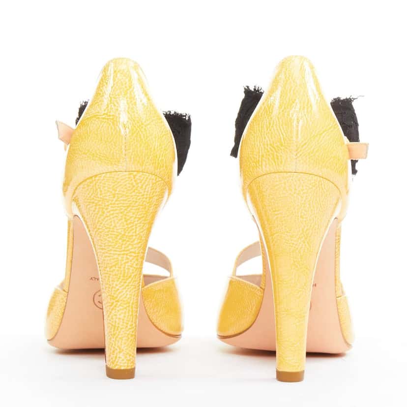 Chanel Product Yellow Leather Very good condition - Box View