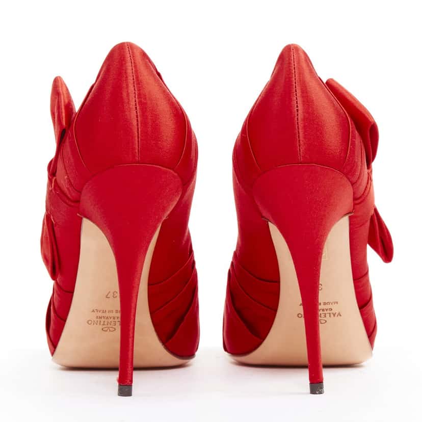 Valentino Product Red Silk Very good condition - Box View