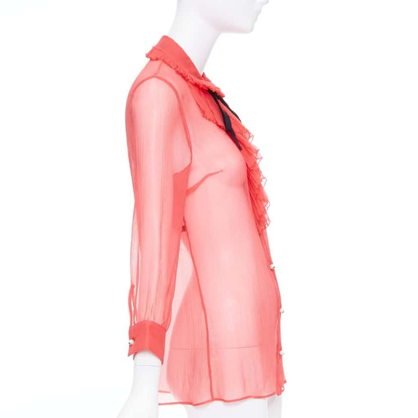 Gucci Product Red Silk Very good condition - Model View