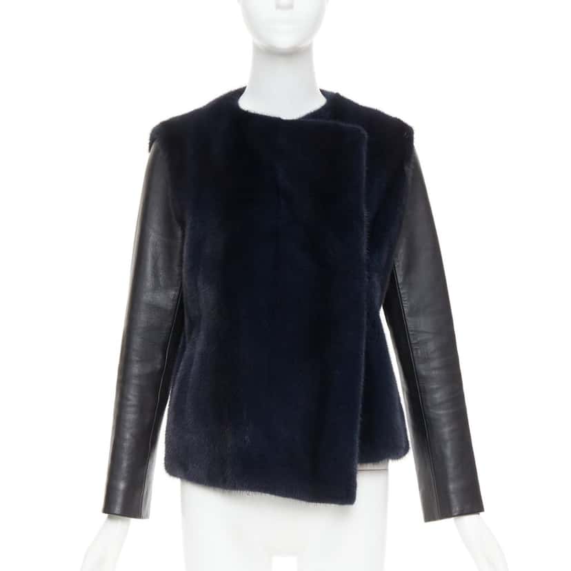 Dior Product Black Fur Very good condition - Front View