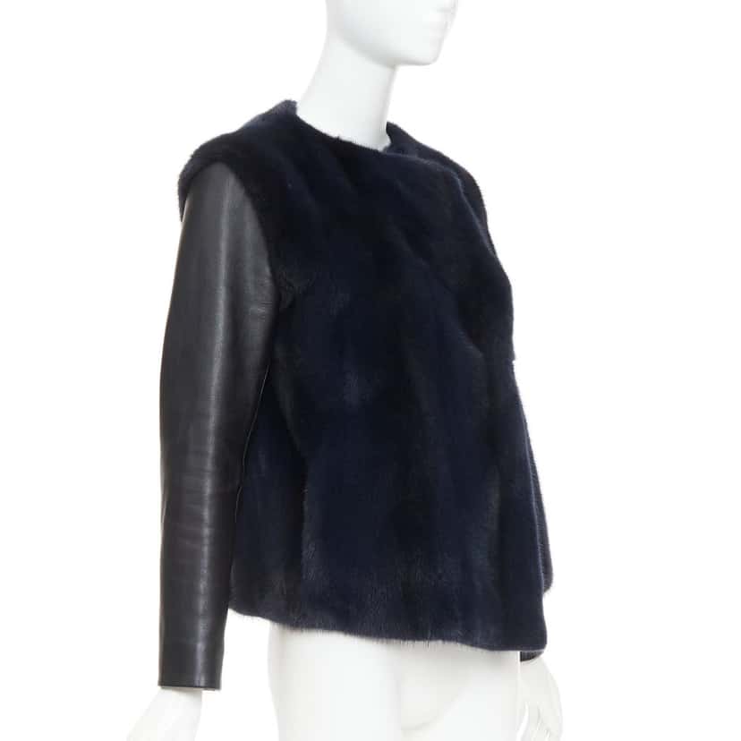 Dior Product Black Fur Very good condition - Model View