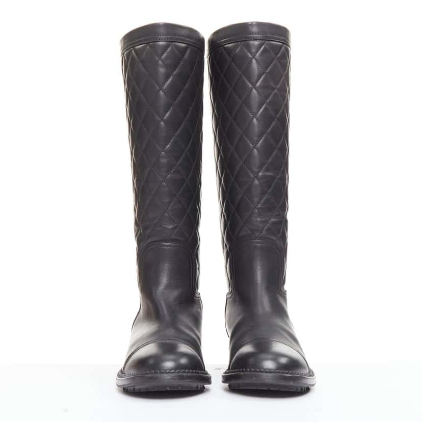 Chanel Product Black Leather Good condition - Model View