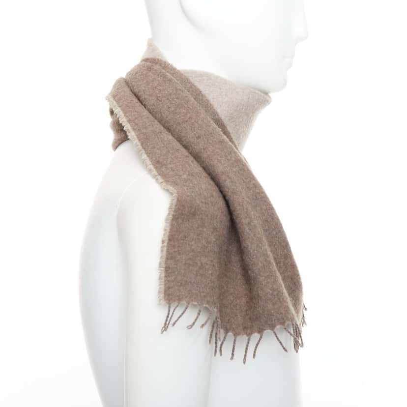 Hermes Product Brown Cashmere Fair condition - Model View