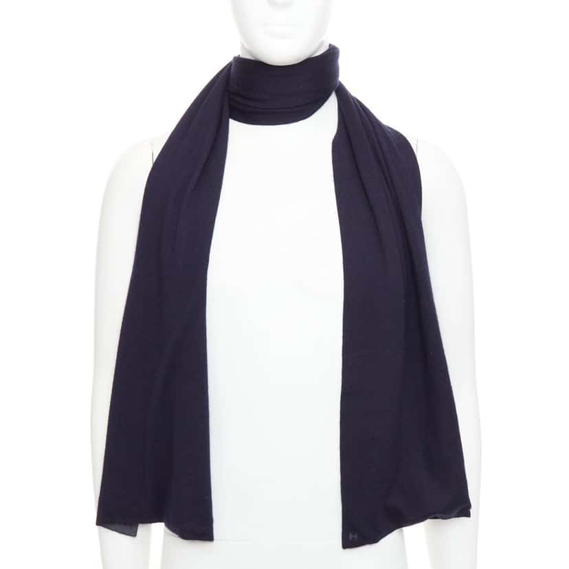 Hermes Product Navy Cashmere Good condition - Front View