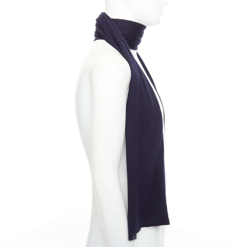 Hermes Product Navy Cashmere Good condition - Model View