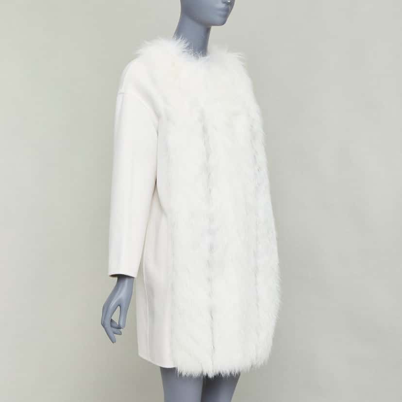 Fendi Product Ecru Cashmere Very good condition - Model View