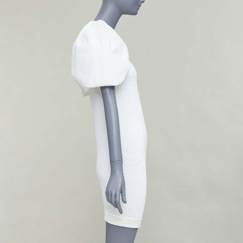 Chanel Product Ecru Cotton Very good condition - Model View