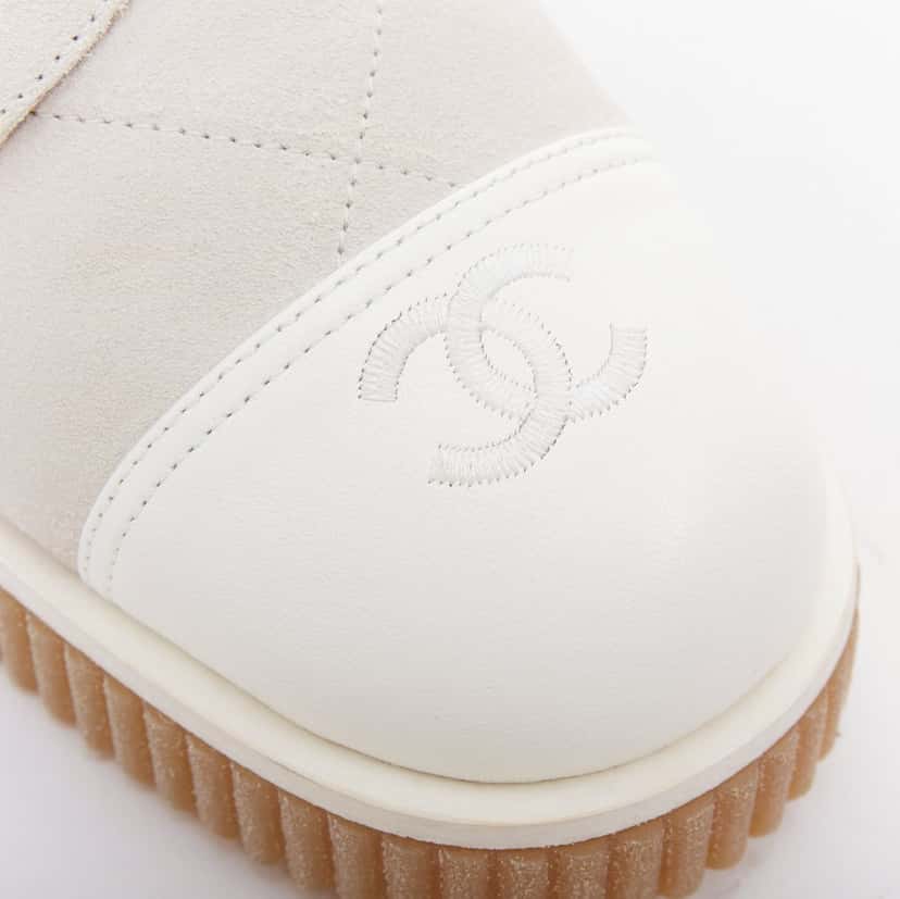 Chanel Product Grey Suede Very good condition - Back View