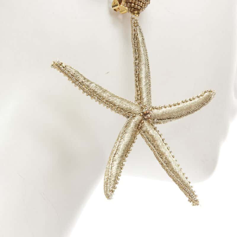 Oscar de la Renta Black Starfish Earrings Gold Never worn - Model View