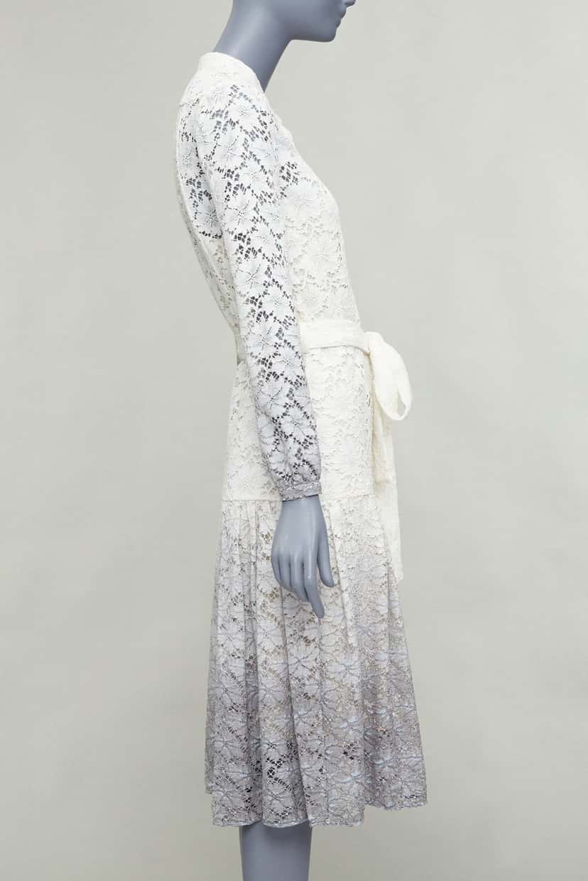 Burberry Product Ecru Viscose Very good condition - Model View